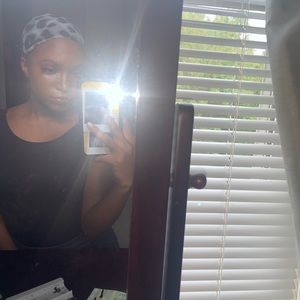 Meet your Posher, Amari